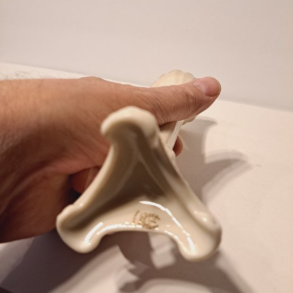 Lenox Ivory w/ Gold Trim 7-1/2" Tall Tri-Footed Scalloped Ceramic Bud Vase USA - Picture 5 of 12